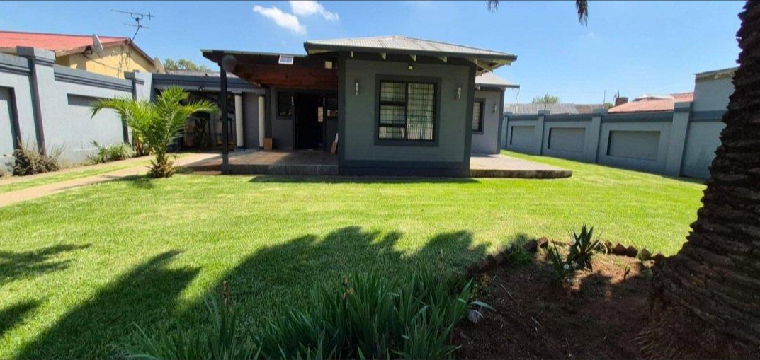 Modern Family Living in the Heart of Comet, Boksburg